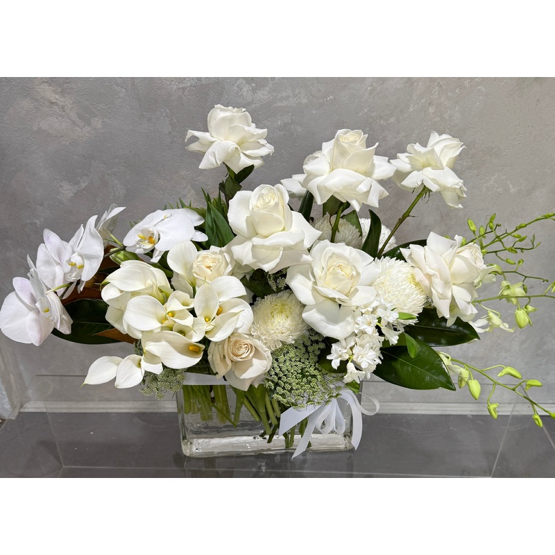 Winsome Whites Arrangement