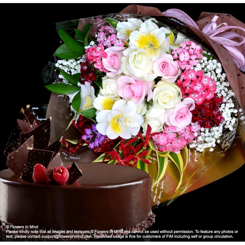 Choice of Fullerton Cakes With Flower (CD01) **THIS PRODUCT REQUIRES 3 DAYS ADVANCE PRE-ORDER.**