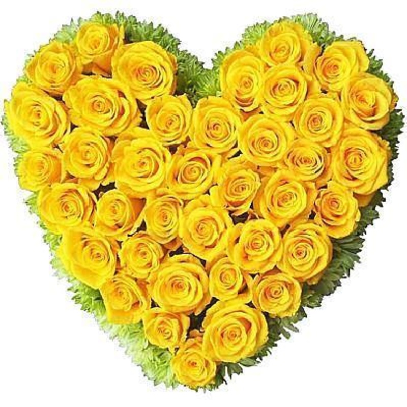 Classic Yellow Roses Heart-Small (24cm / 9″) & Regular (30cm / 12″) & Large (43cm / 17″) & Extra Large (54cm / 21″)