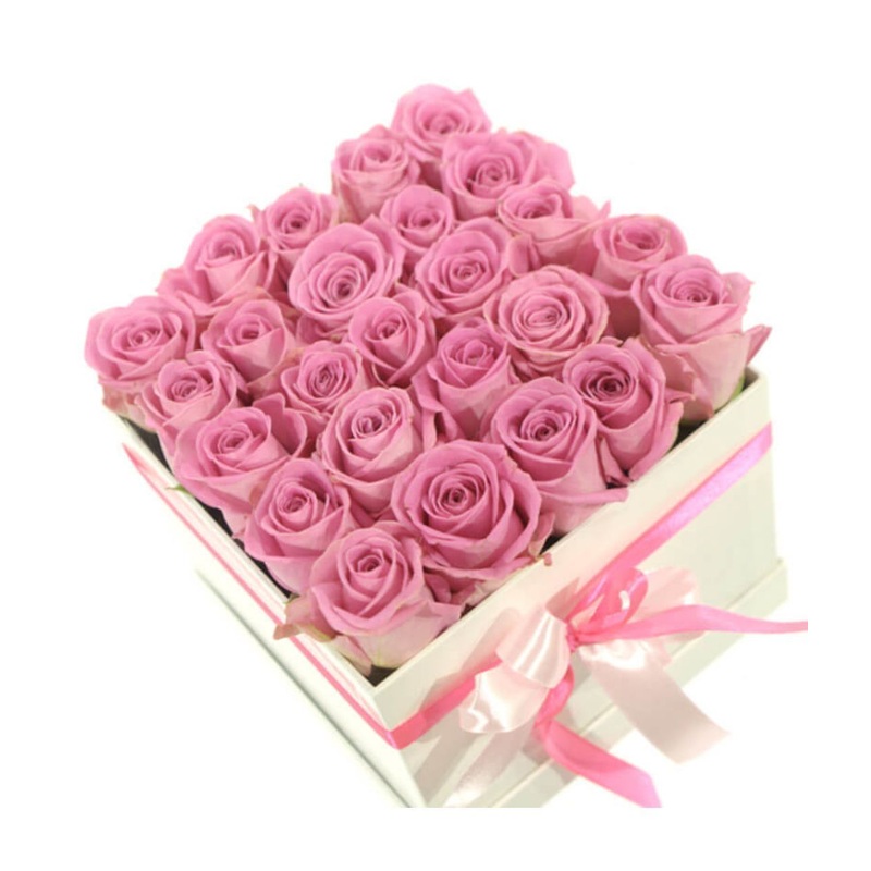 Pink Roses Signiature Box-Small (9 stems) & Medium (16 stems) & Regular (25 stems) & Large (36 stems) & Extra Large (49 stems) & Luxury (64 stems) & Glamour (81 stems) & Exclusive Glamour (100 stems)-Square Box & Hat Box & Heart Box-CREAM BOX & BLACK BOX