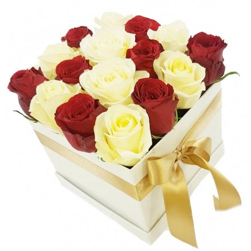 Red & White Roses Box-Extra Small (6 stems) & Small (9 stems) & Medium (12 stems) & Regular (16 stems) & Large (25 stems) & Extra Large (36 stems) & Luxury (49 stems) & Glamour (64 stems) & Exclusive Glamour (81 stems) & Premium (100 stems)-Square Box & H