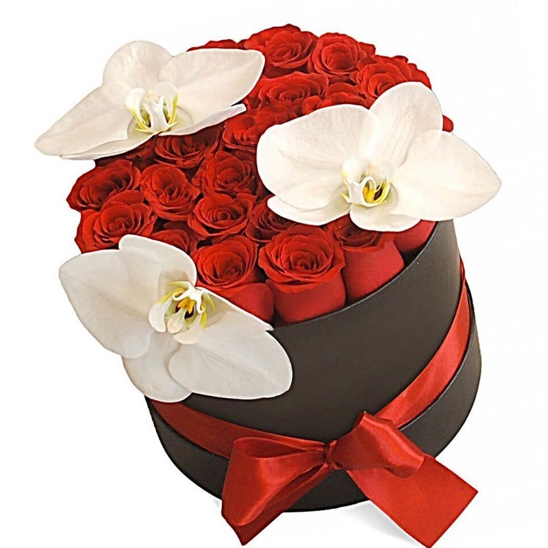 Red Roses and Birds Box-Small (10 stems) & Regular (20 stems) & Large (30 stems) & Extra Large (40 stems) & Luxury (50 stems) & Glamour (65 stems) & Exclusive Glamour (80 stems) & Premium (100 stems) & Premium Extra (120 stems) & Posh (150 stems)-Hat Box