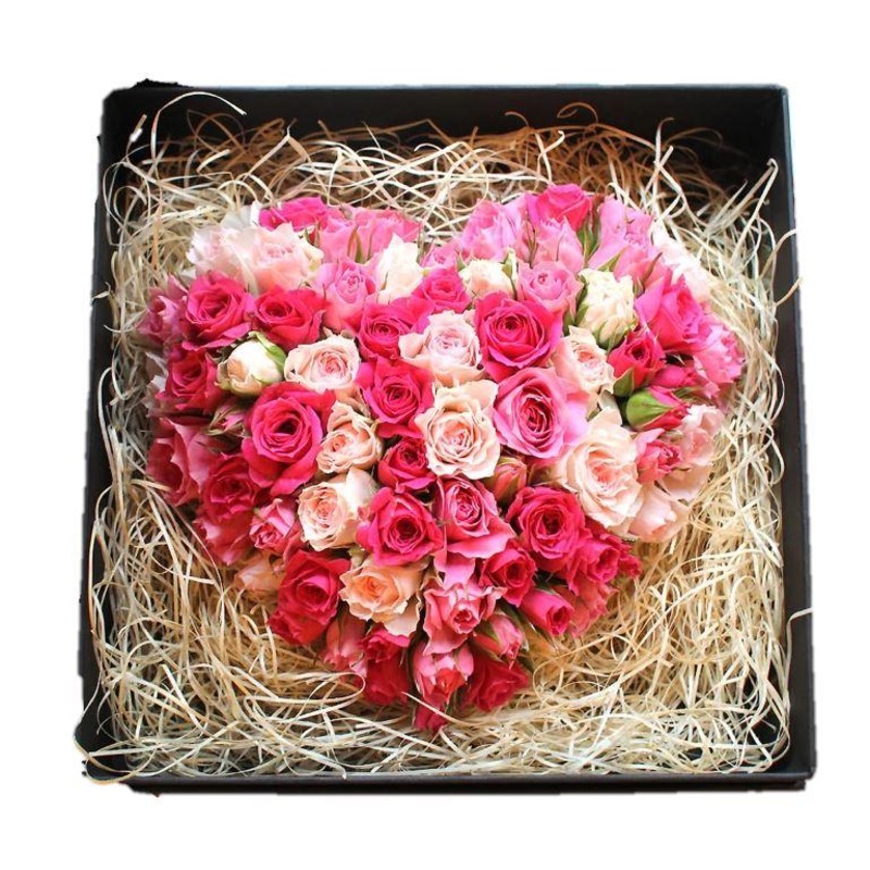 Spray Pink Shades Roses Heart Signature Box