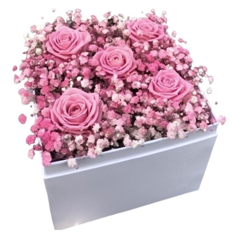 Lovely Roses with Gypsophila Box