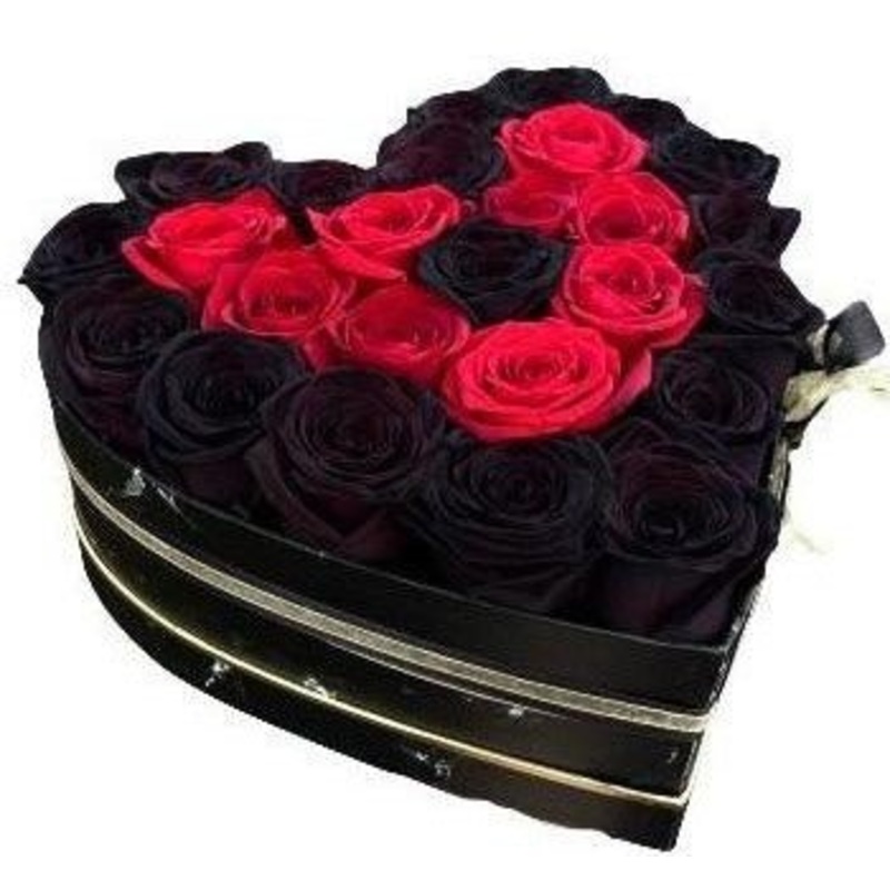 Luxury Black Love Heart Box-Small (25 stems) & Medium (40 stems) & Large (55 stems) & Extra Large (70 stems) & Luxury (85 stems) & Glamour (100 stems)-Red Roses in the center –  Black Roses Background & Black Roses in the center – Red Roses Background & P