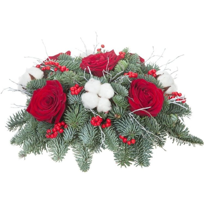 Gorgeous Roses and Berries Centerpieces Decorated with Cotton