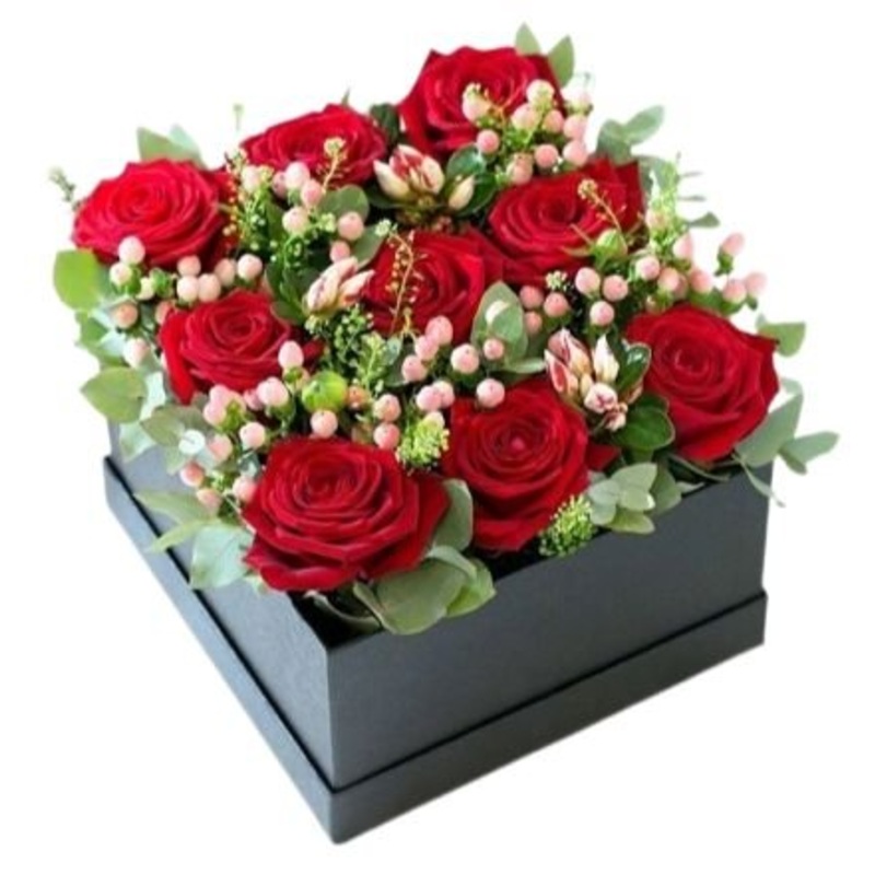 Cute Box of Roses with Hypericum