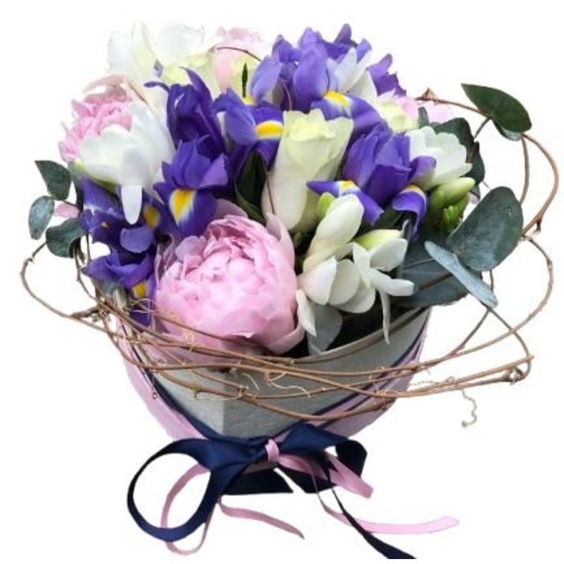 Cute Box Pink Peonies in Blue-Small (15 stems) & Medium (20 stems) & Regular (25 stems) & Large (30 stems) & Extra Large (40 stems) & Luxury (50 stems) & Glamour (65 stems) & Exclusive Glamour (80 stems) & Premium (100 stems)-Heart Box & Square Box & Hat