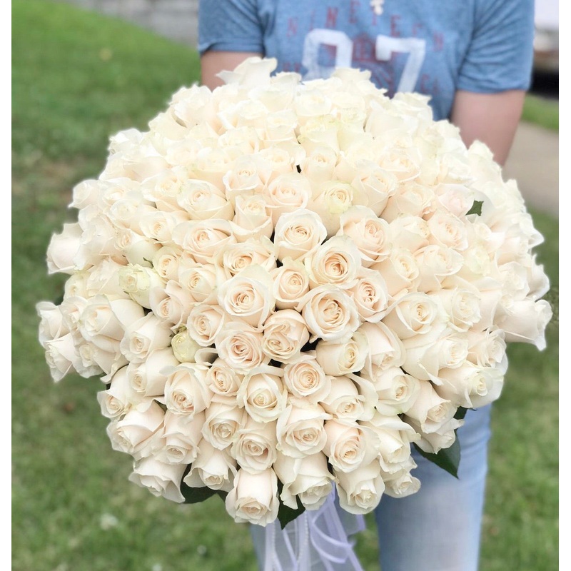 130 white roses