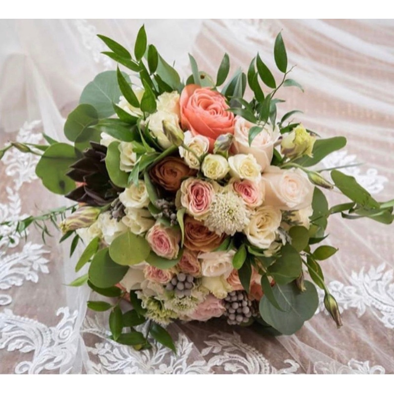 Lola bridal bouquet