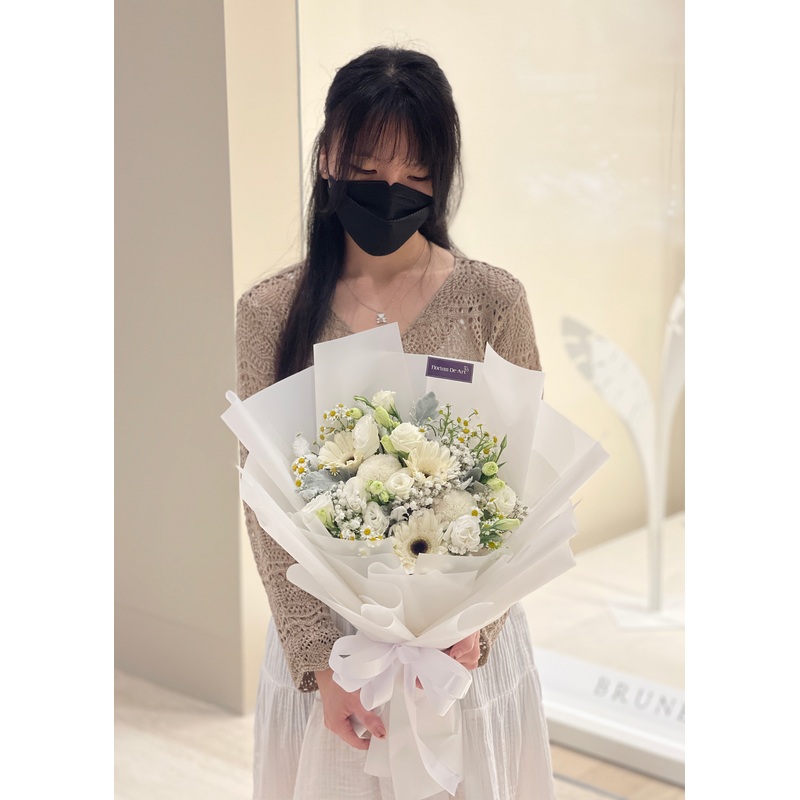 Fairy White Gerbera | Hand Bouquet