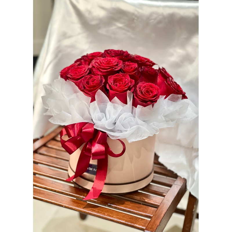 Luna | Flower Box-Small (10-12 Roses) & Medium (18-20 Roses) & Large (30-33)