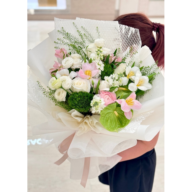 Classic Tiffany | Flower Bouquet