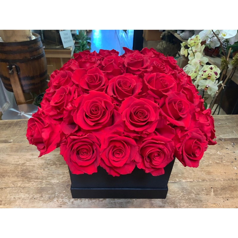 38 Preserved Roses in  Black Box