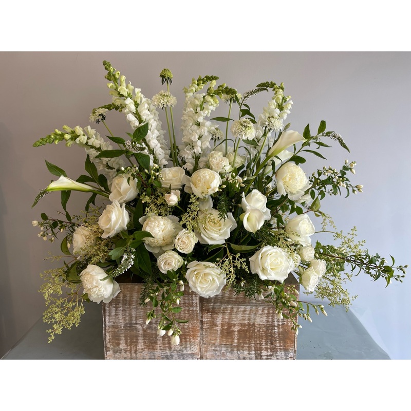 Casket Spray – Creams & Whites