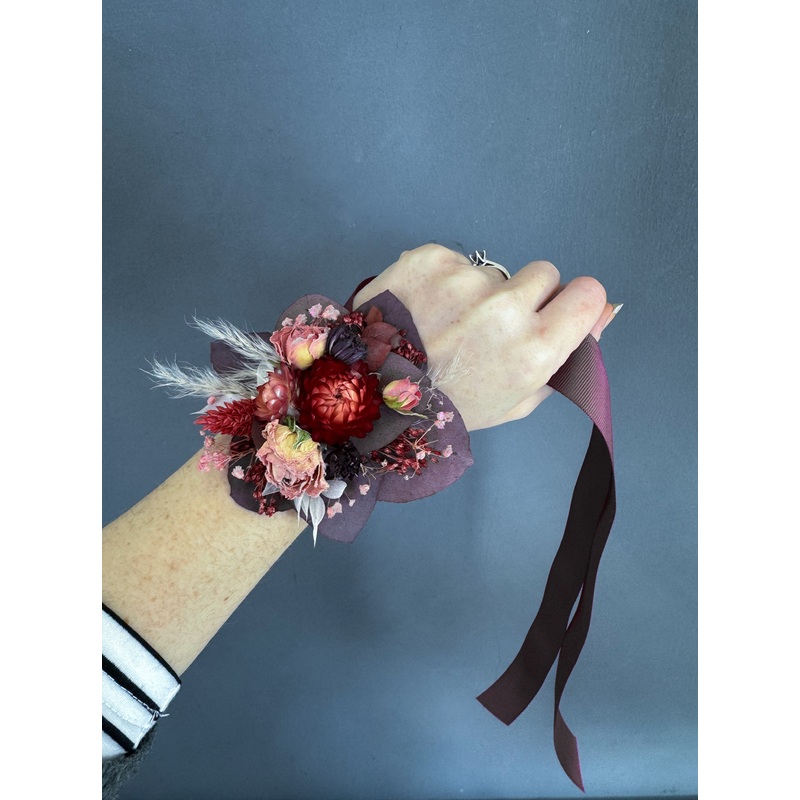 Jenni wrist corsage