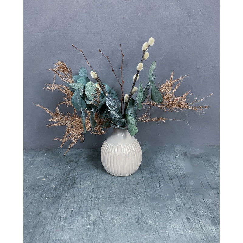 Lara festive dried flower Bud Arrangement