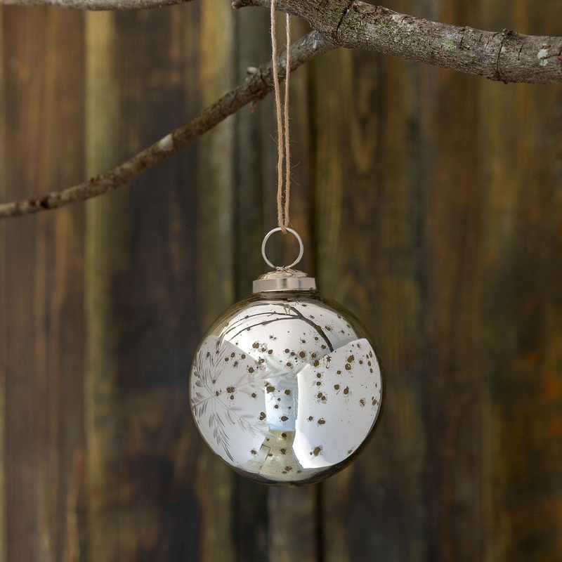 XAO00082 (27723) – Glass Rhinestone Snowflake Ornament