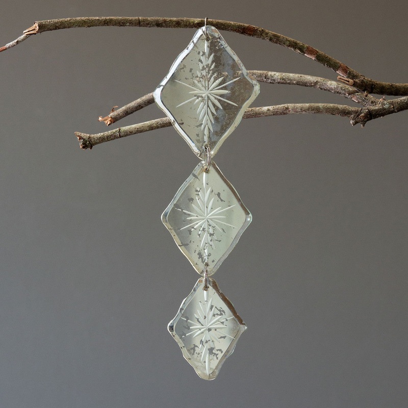 XAO00703 (27725) – Antique Mirror Trip DropOrnament REG $19.90