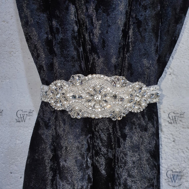 Crystal and Pearl Tie Backs, rhinestone Curtains hold backs, magnetic holders