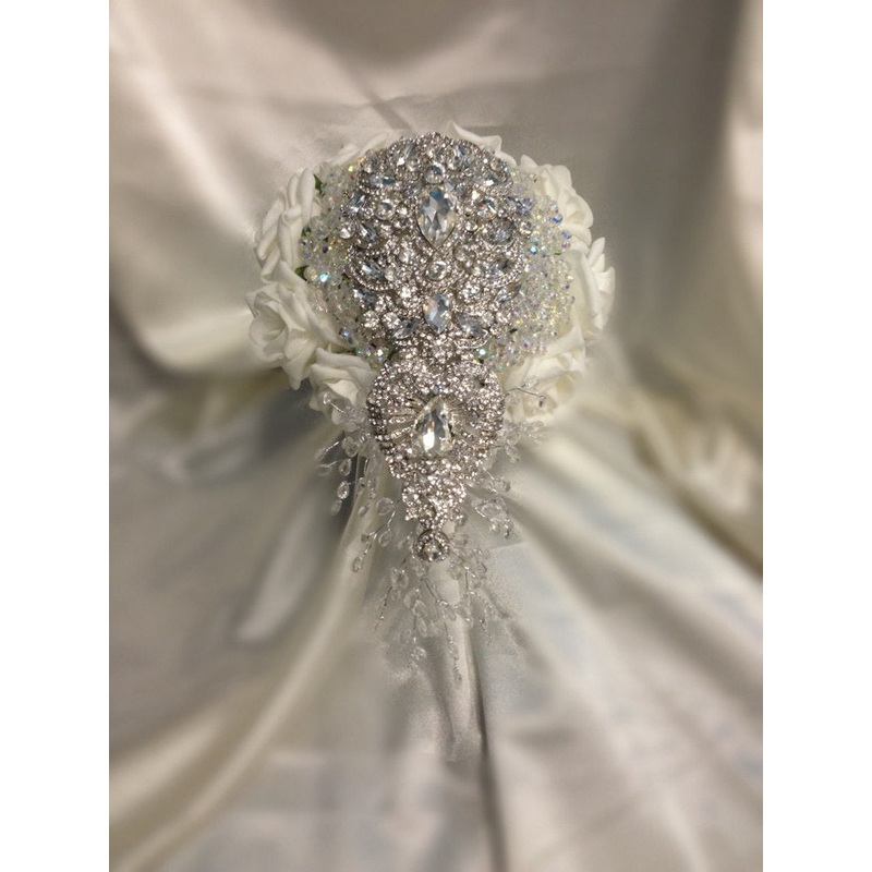 Crystal and rose brooch  bouquet
