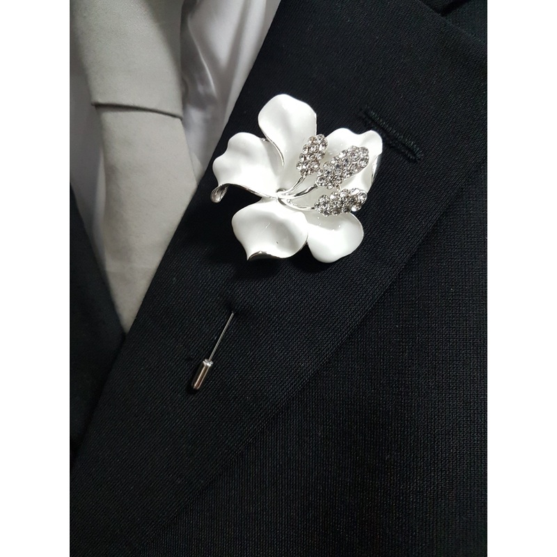 White flower Brooch Groom usher small Boutonniere.Prom corsage Alternative flower lily,Wedding Buttonhole Boutonnire by Crystal wedding uk